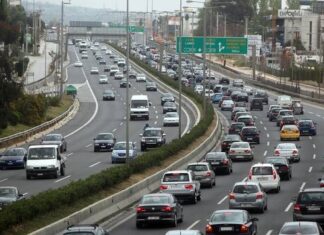 ΕΚΤΑΚΤΟ: Χαμός στον Κηφισό – Τούμπαρε αυτοκίνητο!