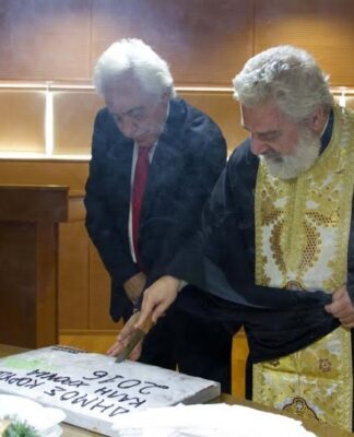 Ο ΔΗΜΟΣ ΚΟΡΥΔΑΛΛΟΥ έκοψε την πρωτοχρονιάτικη πίτα