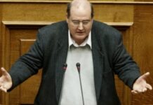 Ο Φίλης κάνει προαιρετικό τον εορτασμό των Τριών Ιεραρχών