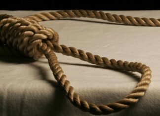 ΤΡΑΓΩΔΙΑ στην Πάτρα: Τον βρήκαν κρεμασμένο έξω από κατάστημα