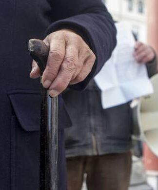 ΣΟΚ: Περισσότερο αίμα ζητούν οι δανειστές για τις συντάξεις!