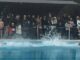 Θεοφάνεια: Ο βουλευτής βούτηξε για να πιάσει τον Σταυρό! (video)