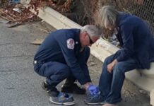 Πυροσβέστης δίνει τα παπούτσια του σε έναν άστεγο. Ο λόγος;;; Θα ΔΑΚΡΥΣΕΤΕ!!!