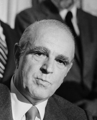 Όταν ο Κωνσταντίνος Καραμανλής ΑΠΟΣΤΟΜΩΣΕ τον Χέλμουτ Σμιτ: Τι απάντησε στην προσβολή του Γερμανού Καγκελάριου