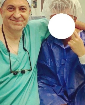 Στο χειρουργείο Έλληνας παρουσιαστής- Οι εικόνες μετά την επέμβαση και το μήνυμα του (ΦΩΤΟ)