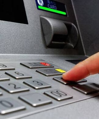 Και ξαφνικά βρέθηκε σε μπελάδες – Πήγε να καταθέσει 200 ευρώ σε ΑΤΜ και….