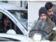 Συντετριμμένοι η μάνα και ο αδελφός του Παντελίδη στο μνημόσυνο του (ΦΩΤΟ)