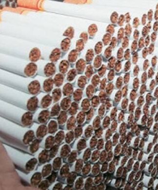 Σύλληψη 20χρονου στη Σαλαμίνα με 3.000 πακέτα λαθραίων τσιγάρων