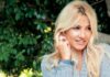 ΘΑ ΠΑΘΕΤΕ ΠΛΑΚΑ: Η Φαίη Σκορδά μόνο με μια ροζ πετσέτα! (φωτο)
