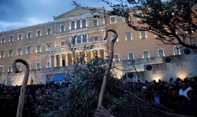 Αγρότες στο Σύνταγμα: Ούτε βήμα πίσω στην αδιαλλαξία της Κυβέρνησης!