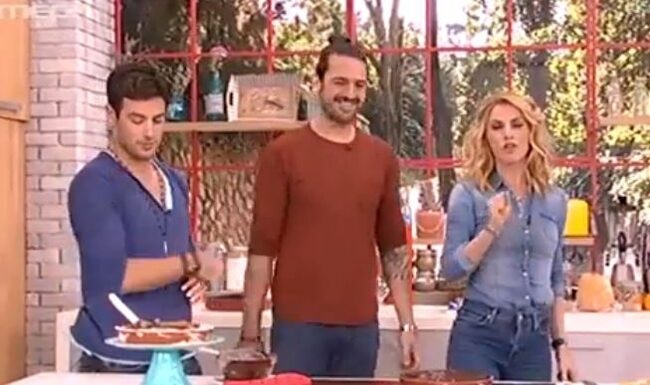 Την ΠΑΤΗΣΕ ο Μαρτάκης! Η ΑΣΕΜΝΗ χειρονομία του on air στα Καλημερούδια! (ΒΙΝΤΕΟ)