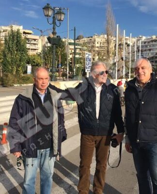 ΑΠΟΚΛΕΙΣΤΙΚΟ: Η βόλτα του Δημήτρη Αβραμόπουλου στον Πειραιά… και οι καλοί του Πειραιώτες φίλοι!