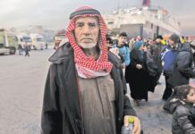 Χιλιάδες πρόσφυγες εγκλωβισμένοι στον Πειραιά!