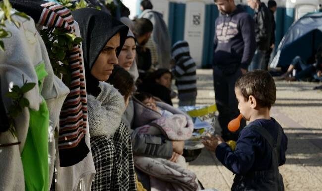 Πειραιάς: 2.500 πρόσφυγες στο λιμάνι – Χωρίς επιβάτες επιστρέφει το «Blue Star Patmos»