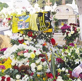 Ο σπαραγμός της μάνας στα εννιάμερα του Παντελή. Παλικάρι μου…