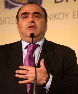 Ο Μανώλης Σφακιανάκης παρουσιάζει τα βιβλία του για την ”Ασφάλεια στο Διαδίκτυο”!