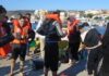 ΣΠΑΡΑΓΜΟΣ: Έφτασαν στην ακτή έχοντας αγκαλιά το ΝΕΚΡΟ 4χρονο παιδί τους