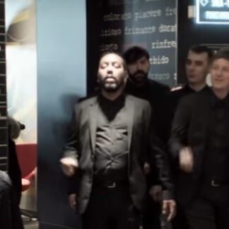 Μπήκαν στο εστιατόριο και άρχισαν να ΤΡΑΓΟΥΔΟΥΝ – Αυτό που έγινε μετά θα σας κάνει να ΔΑΚΡΥΣΕΤΕ!!!