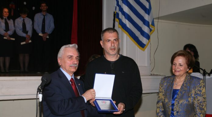 Ο Ερυθρός Σταυρός τίμησε τον Γιάννη Μώραλη!