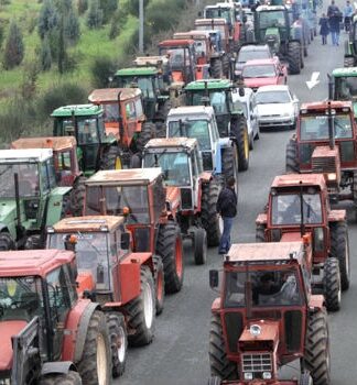 Ανυποχώρητοι οι αγρότες: Κλείνουν δρόμους, λιμάνια και αεροδρόμια το Σάββατο
