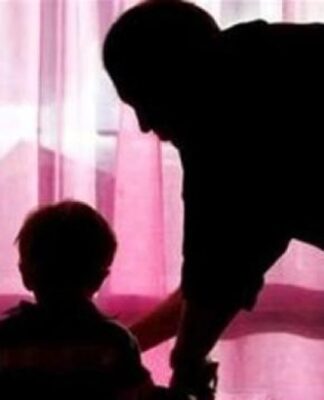 Απόφαση – σοκ! Άφησαν ελεύθερο 78χρονο παιδόφιλο εξαιτίας «κενών» στο νόμο