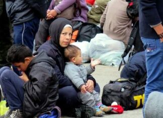 ΠΕΙΡΑΙΑΣ: 3 λεωφορεία με 162 πρόσφυγες και μετανάστες αναχωρούν για την Κόνιτσα