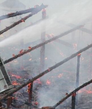 ΤΡΑΓΩΔΙΑ: Προσπάθησε να κάψει τα ξερά χόρτα και κάηκε ζωντανός