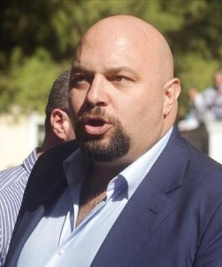 Ξύλο στο Περιφερειακό Συμβούλιο – Γροθιές σε δημοσιογράφο