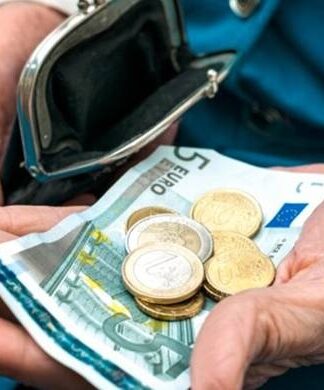 ΣΟΚ: «Ψαλίδι» έως 50% στις νέες συντάξεις απαιτούν οι δανειστές