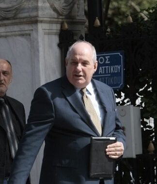 Τ. Κουίκ: Μπετόν οι 153 βουλευτές
