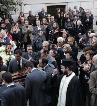 Το «τελευταίο αντίο» στον Παναγιώτη Τέτση – Αύριο η ταφή στην Ύδρα
