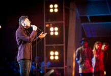 Vangelis: Αυτός είναι ο Έλληνας που ΣΑΡΩΣΕ στο αγγλικό «Voice»!