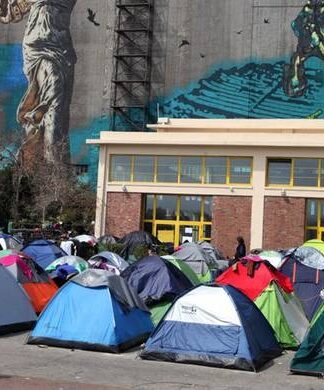 Ξεπερνούν τους 4.000 οι πρόσφυγες στον Πειραιά