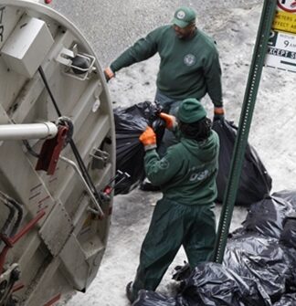 ΘΑ ΤΡΙΒΕΤΕ ΤΑ ΜΑΤΙΑ ΣΑΣ όταν μάθετε πόσα χρήματα βγάζει ένας σκουπιδιάρης στη Νέα Υόρκη!