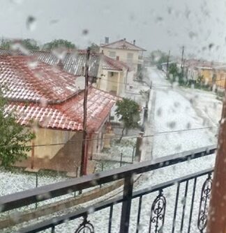 Απίστευτο κι όμως ελληνικό: Δείτε πού ρίχνει χιόνια…