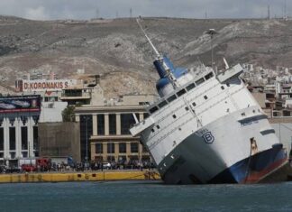 «Παναγία Τήνου»: Σταθεροποιήθηκε το πλοίο – Έρευνα στα ύφαλά του