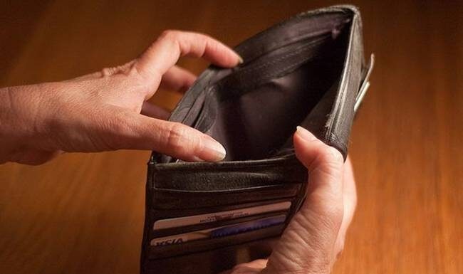 Νέα οπισθοχώρηση της Αθήνας – Επιπλέον μαχαίρι στο αφορολόγητο