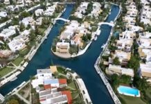 Η «Βενετία» της Ελλάδας! Το «χωριό» που αντί για δρόμους έχει…κανάλια! (ΒΙΝΤΕΟ) 1