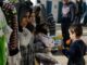 «Σφραγίζουν» τους πρόσφυγες για να αποφύγουν νέες αφίξεις στον Πειραιά (ΦΩΤΟ+ΒΙΝΤΕΟ)