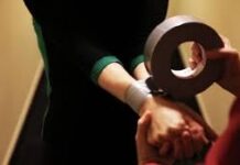 Βίντεο: Πώς να ελευθερωθείτε σε δευτερόλεπτα αν σας δέσουν με μονωτική ταινία