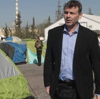 Στον Πειραιά ο Απόστολος Γκλέτσος- Ο πιτσιρικάς που του έκλεψε την καρδιά (Φωτο)