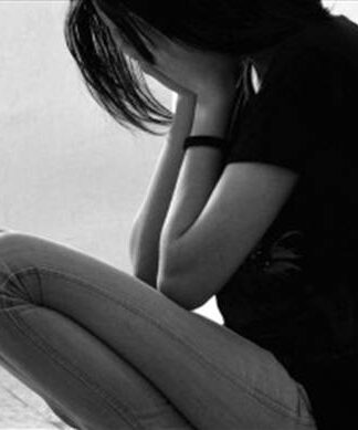 Φρίκη στην Κυπαρισσία: Έπιασαν 60χρονο στο κρεβάτι με 10χρονη!