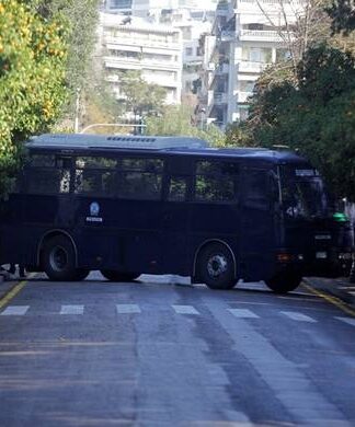 «Φρούριο» το Μαξίμου – Κλείνουν με κάγκελα και τον Εθνικό Κήπο
