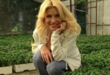 Ελένη Μενεγάκη: Ποζάρει τρυφερά με τον Άγγελο στο οικογενειακό ταξίδι!