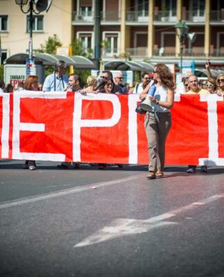 ΠΑΡΑΛΥΕΙ η χώρα λόγω ασφαλιστικού και φορολογικού – Δείτε ποιοι θα απεργήσουν από αύριο