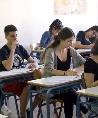 Πανελλήνιες 2016: Αυτά είναι τα μυστικά για να αριστεύσετε στη Νεοελληνική Γλώσσα