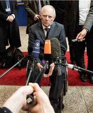 Eurogroup: Σόιμπλε – «Ναι» σε συμφωνία, «όχι» σε ρύθμιση του χρέους