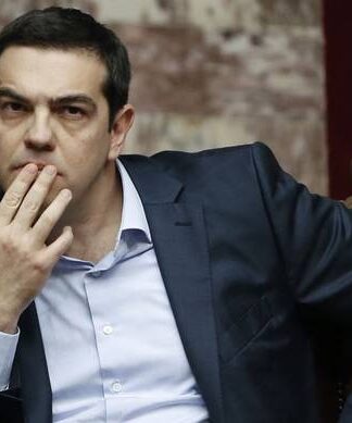 Ανασχηματισμός: Ανακάτεμα της τράπουλας με Πασόκους αναζητά ο Τσίπρας