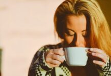Έπινα ζεστό νερό με μέλι και λεμόνι κάθε πρωί, για ένα χρόνο. Τα αποτελέσματα; Δεν θα το πιστεύετε!