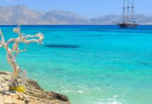 Τα 3+1 νησιά που έριξαν από το βάθρο Σαντορίνη και Μύκονο!